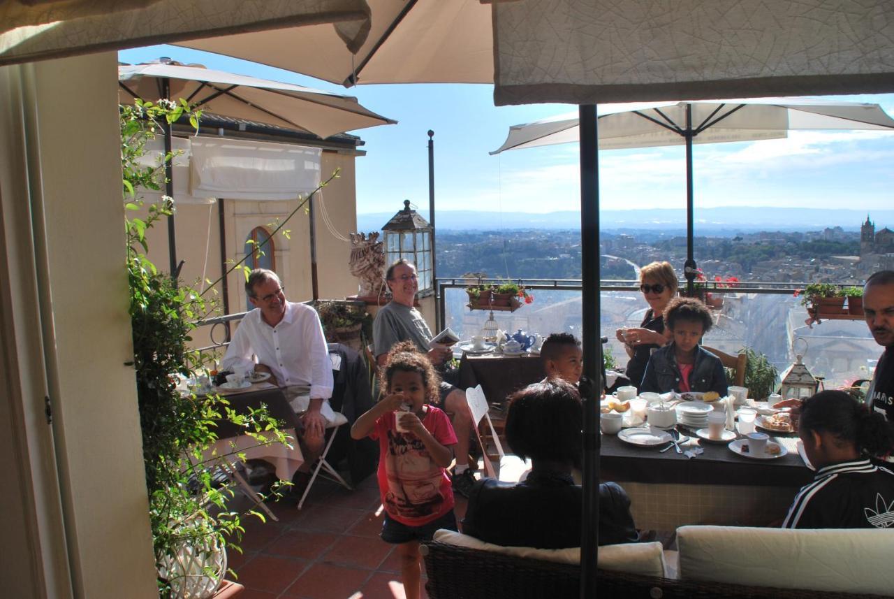 Casa Tipica Siciliana Patronale Tremetrisoprailcielo Con Vista, Colazione Interna In Terrazzo Panoramico 2*
