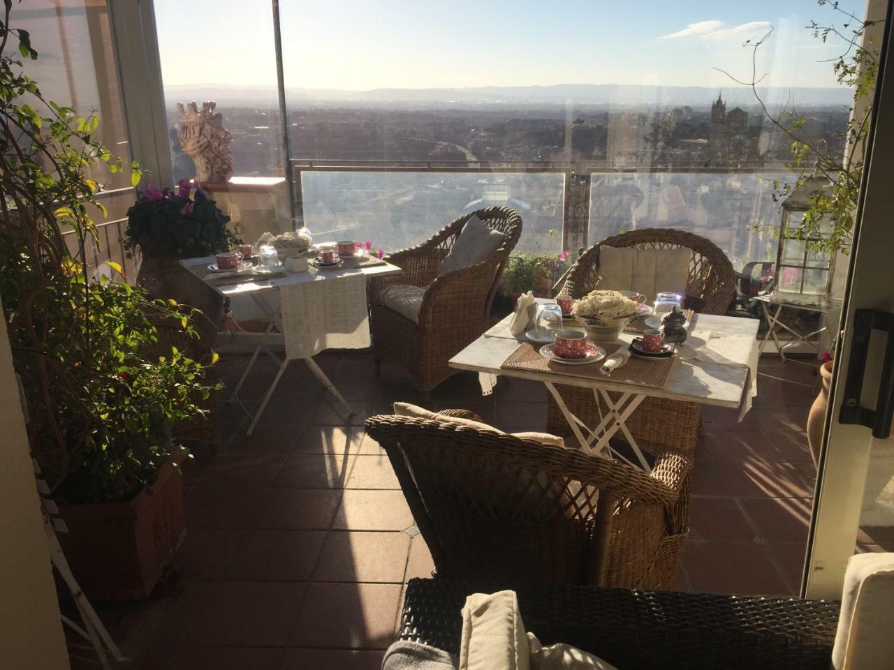 Casa Tipica Siciliana Patronale Tremetrisoprailcielo Con Vista, Colazione Interna In Terrazzo Panoramico Frühstückspension Caltagirone