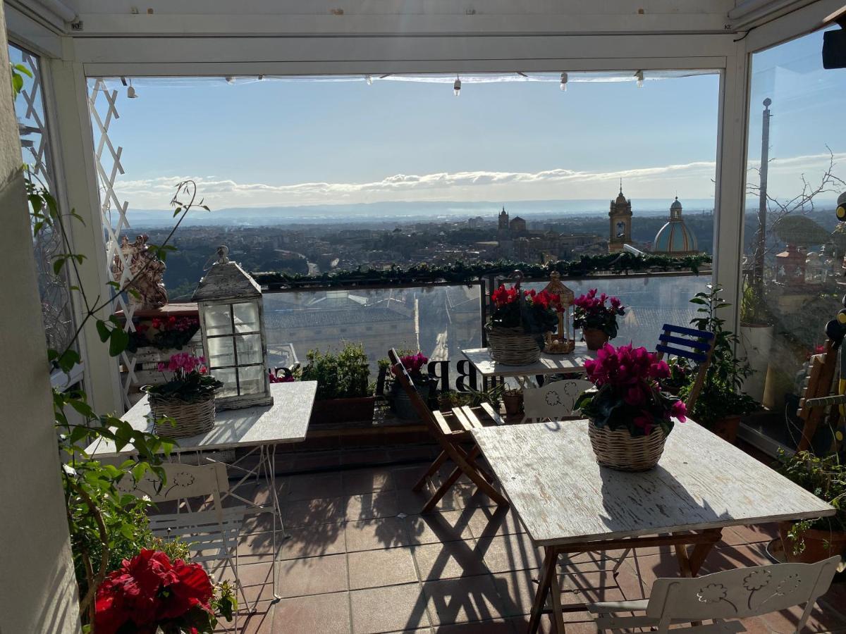Casa Tipica Siciliana Patronale Tremetrisoprailcielo Con Vista, Colazione Interna In Terrazzo Panoramico Frühstückspension 2*