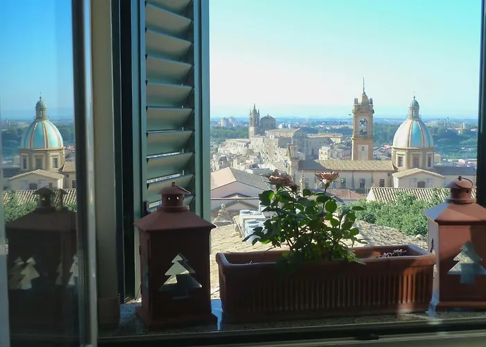 Casa Tipica Siciliana Patronale Home Bedandbreakfast Tremetrisoprailcielo Camere Con Vista, Colazione Interna In Terrazzo Panoramico