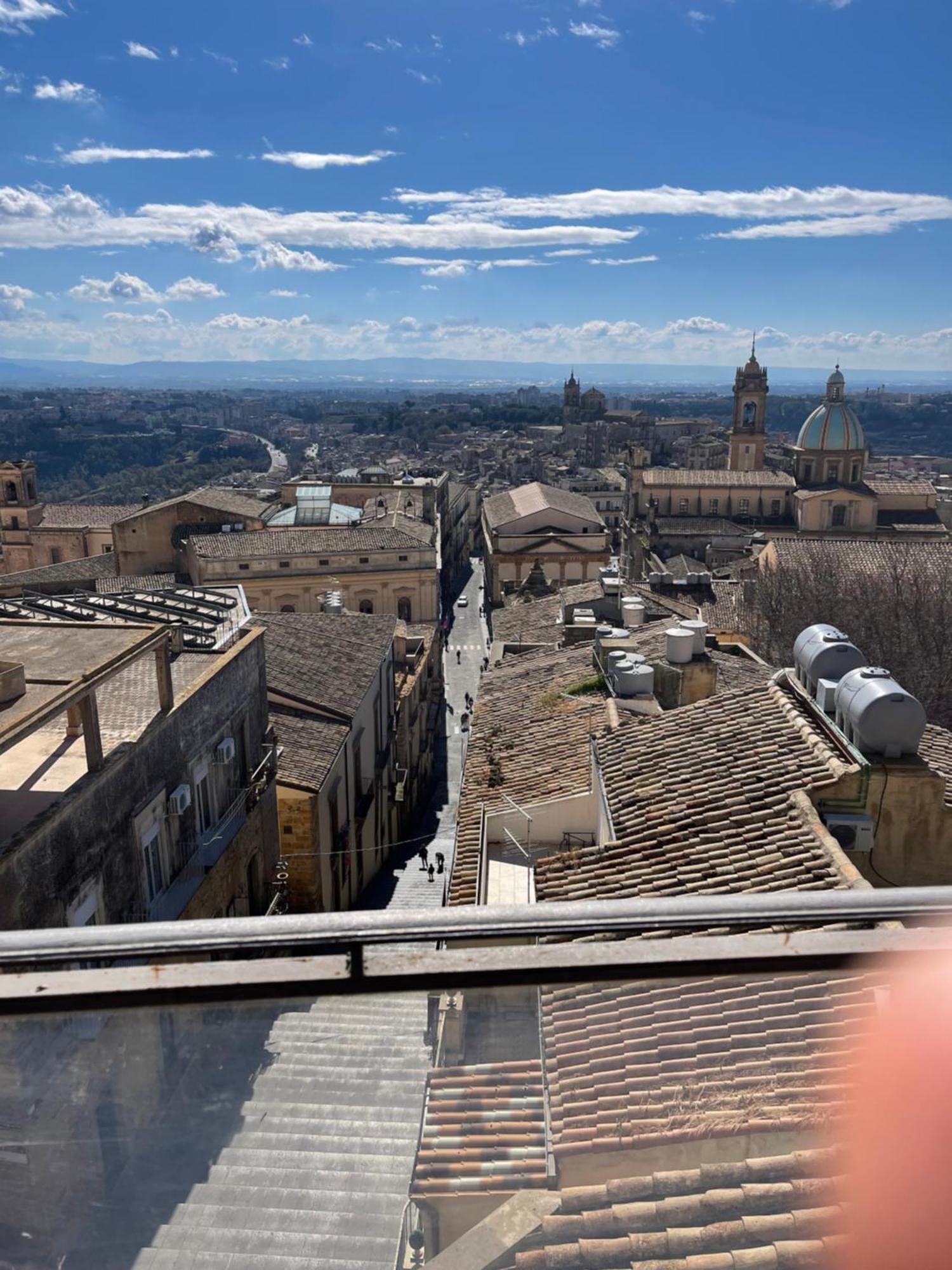 Casa Tipica Siciliana Patronale Tremetrisoprailcielo Con Vista, Colazione Interna In Terrazzo Panoramico Frühstückspension 2*