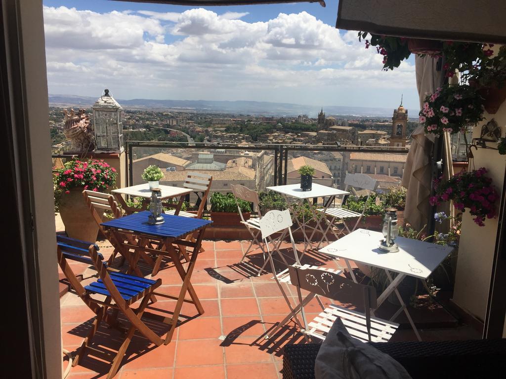 Casa Tipica Siciliana Patronale Tremetrisoprailcielo Con Vista, Colazione Interna In Terrazzo Panoramico