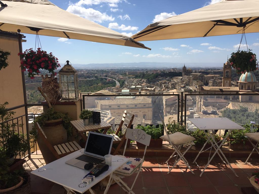 Frühstückspension Casa Tipica Siciliana Patronale Tremetrisoprailcielo Con Vista, Colazione Interna In Terrazzo Panoramico