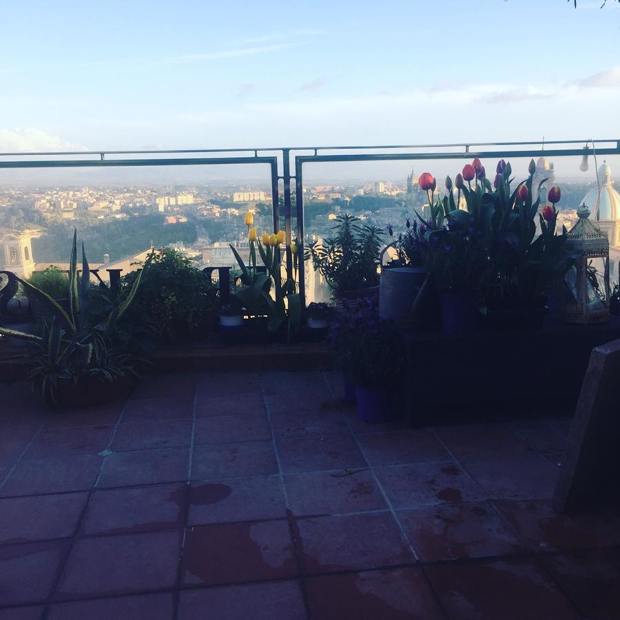 Casa Tipica Siciliana Patronale Tremetrisoprailcielo Con Vista, Colazione Interna In Terrazzo Panoramico 2* Caltagirone