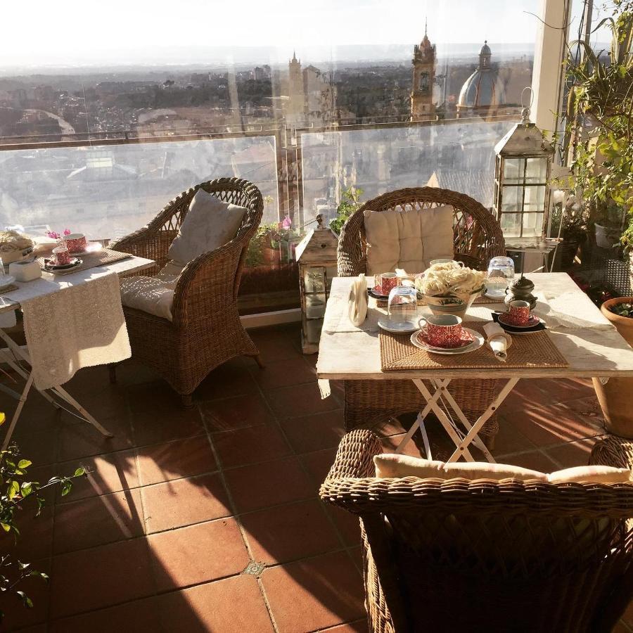 Casa Tipica Siciliana Patronale Tremetrisoprailcielo Con Vista, Colazione Interna In Terrazzo Panoramico Caltagirone