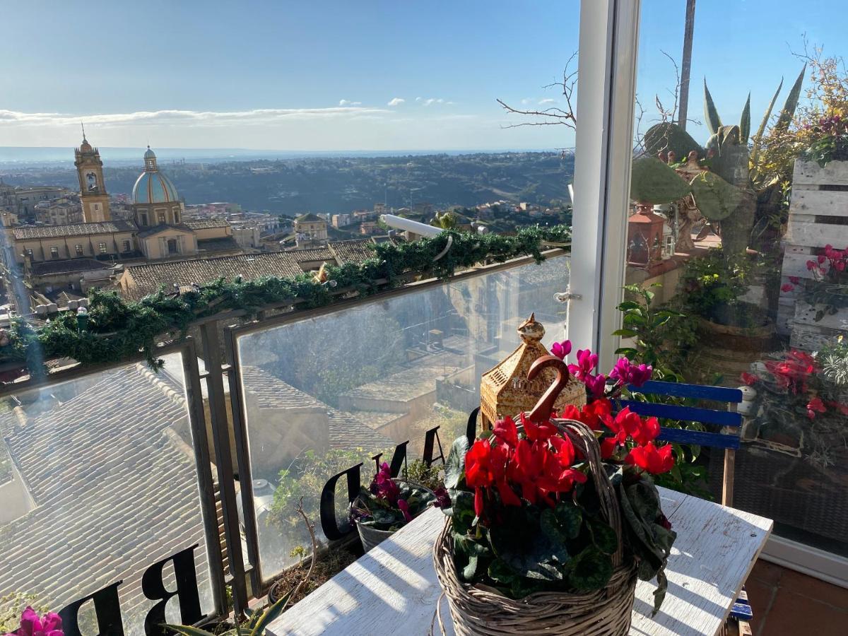 Frühstückspension Casa Tipica Siciliana Patronale Tremetrisoprailcielo Con Vista, Colazione Interna In Terrazzo Panoramico 2*